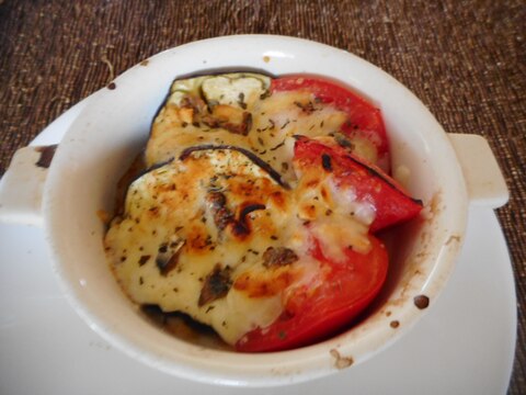 ナスとトマトのアンチョビチーズ焼き